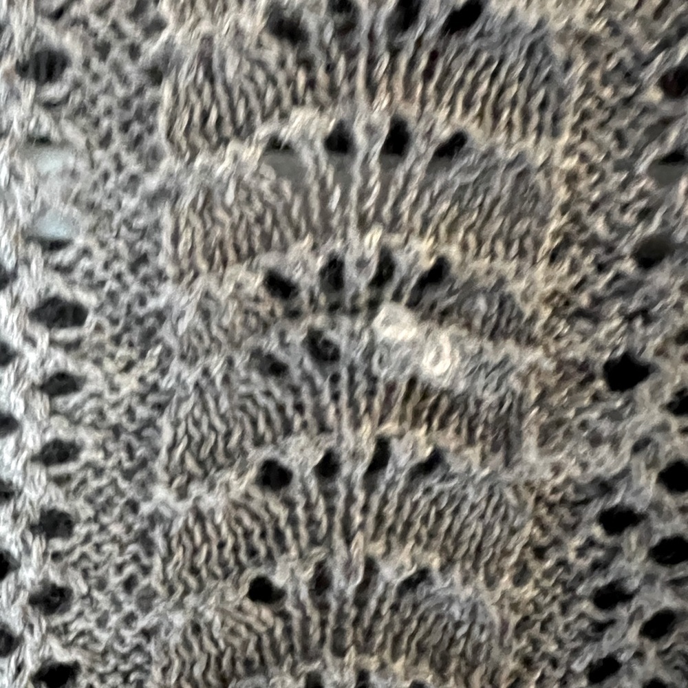 Fitted Lightweight Ruffled Spring Sweater - Picture 4 of 5